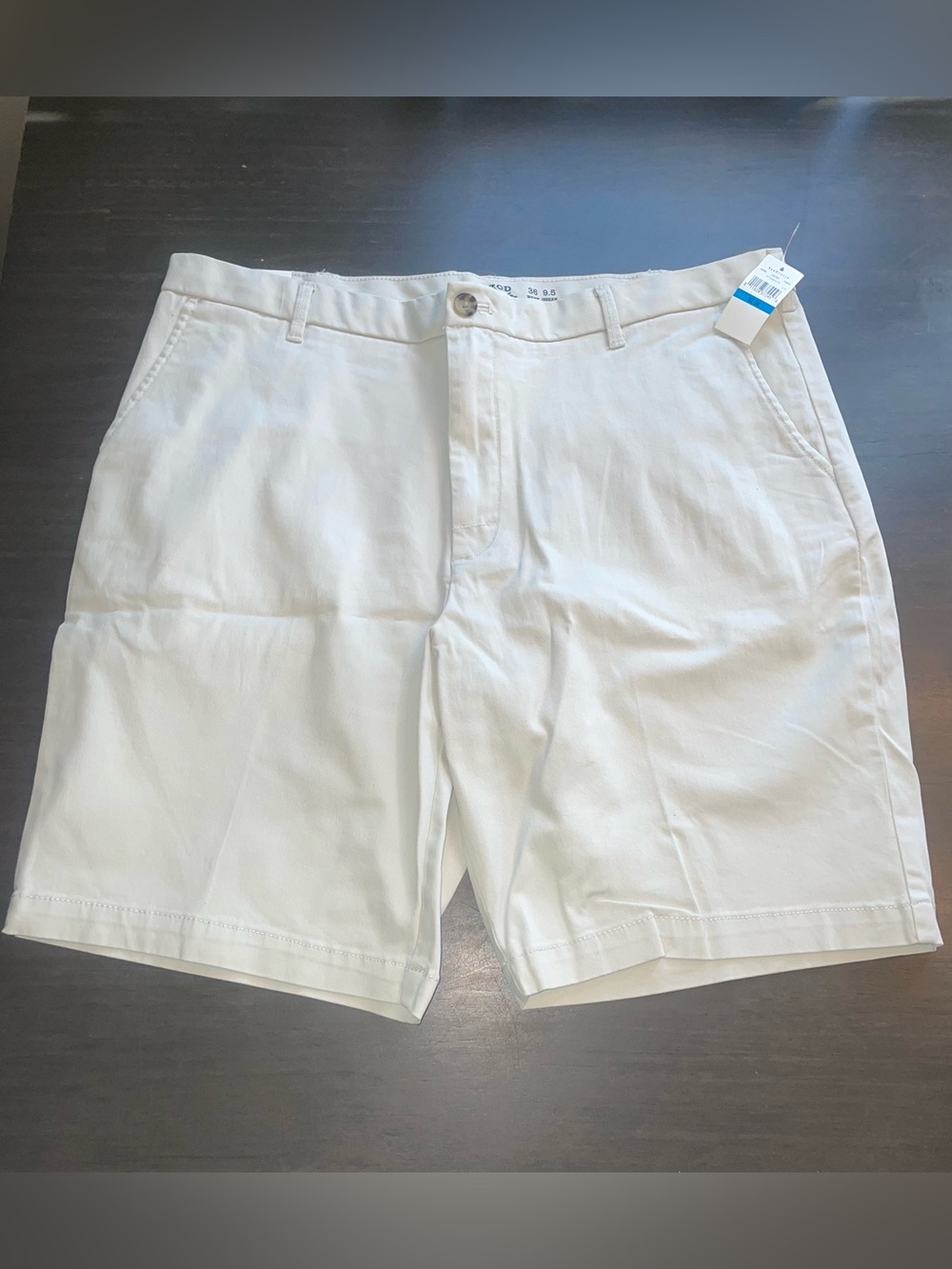 IZOD Saltwater Stretch Flat Front Cream Shorts Size 36 NWT